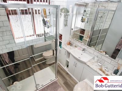 SHOWER ROOM/WC